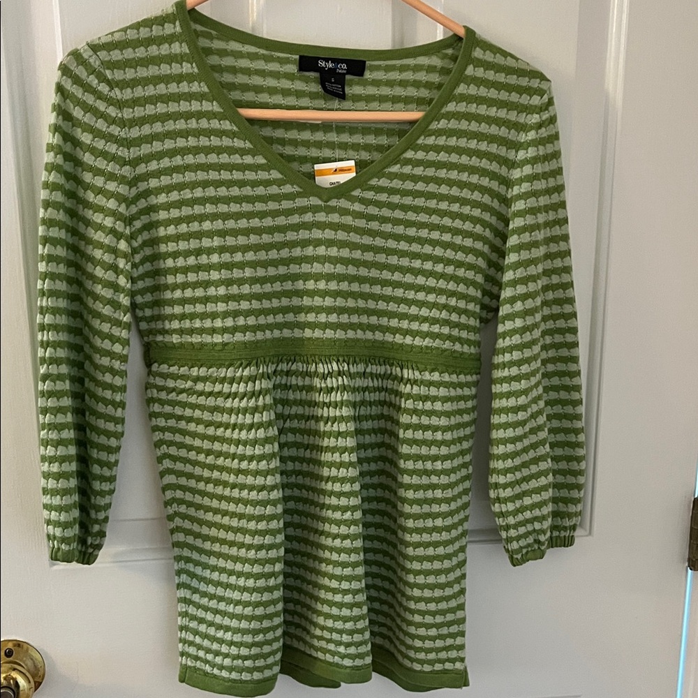 Style & Co. Green and White Textured Knit Top. NWT